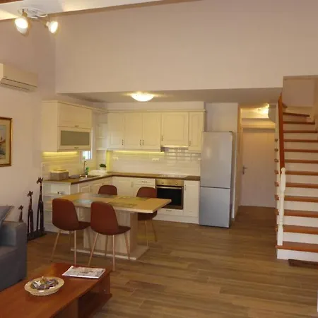 En-Ikia: Spacious And Comfortable 2 Bedroom Apartment *