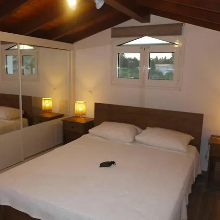 En-Ikia: Spacious And Comfortable 2 Bedroom Apartment *